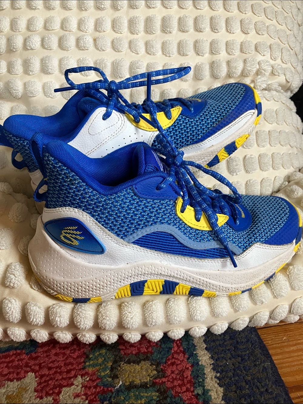 Under Armour Curry Sneakers, size 5.5 Youth